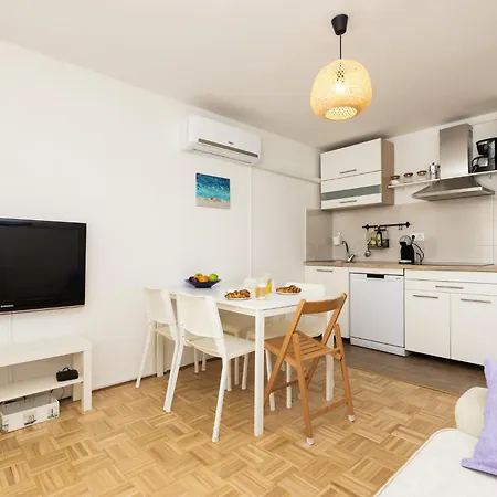 Apartment Quiet Area K65 *